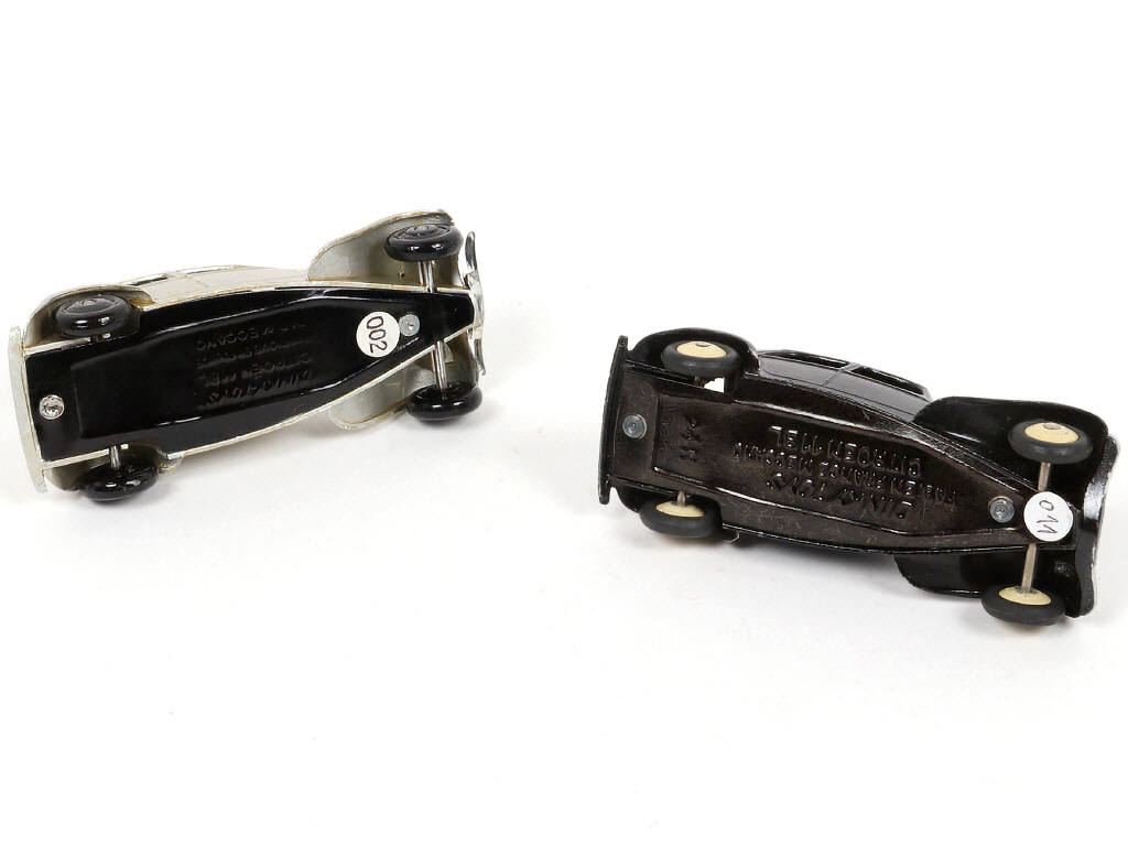 Lot 266 - DINKY TOYS (FRANCE) (2)