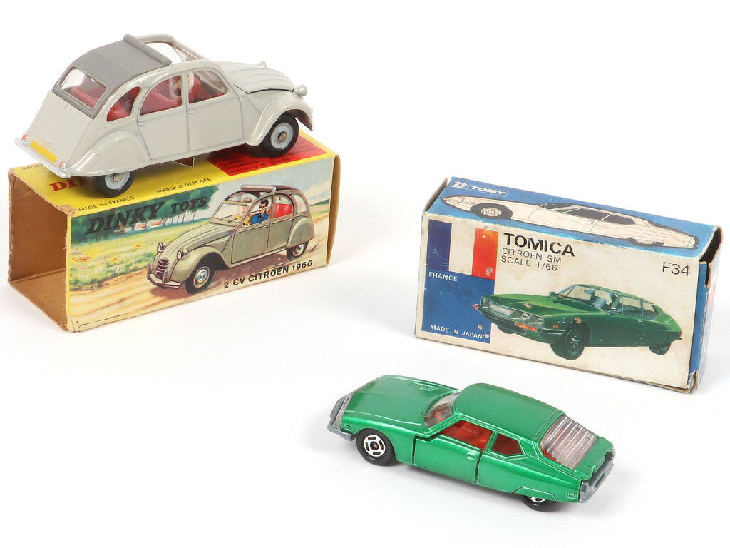 Lot 46 - DIVERS (2)