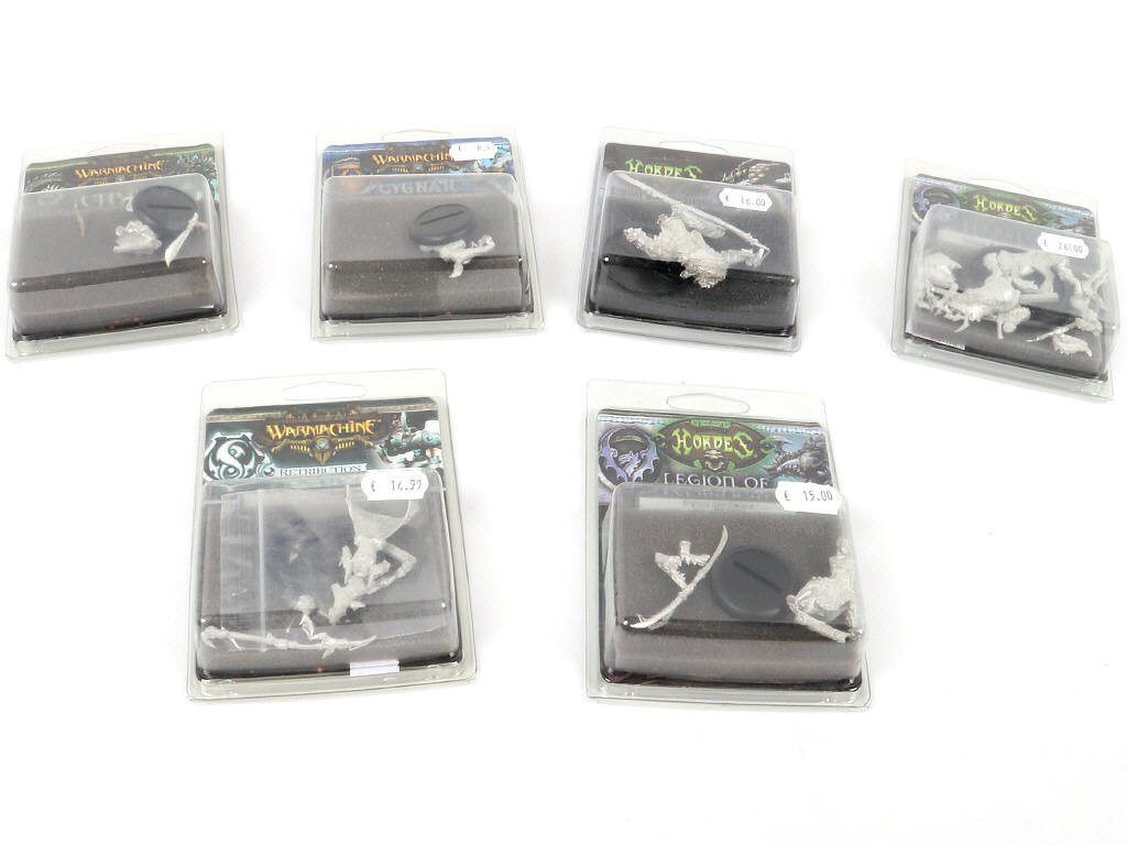 Lot 157 - DIVERS (11)