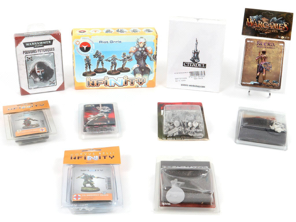 Lot 217 - DIVERS (20)