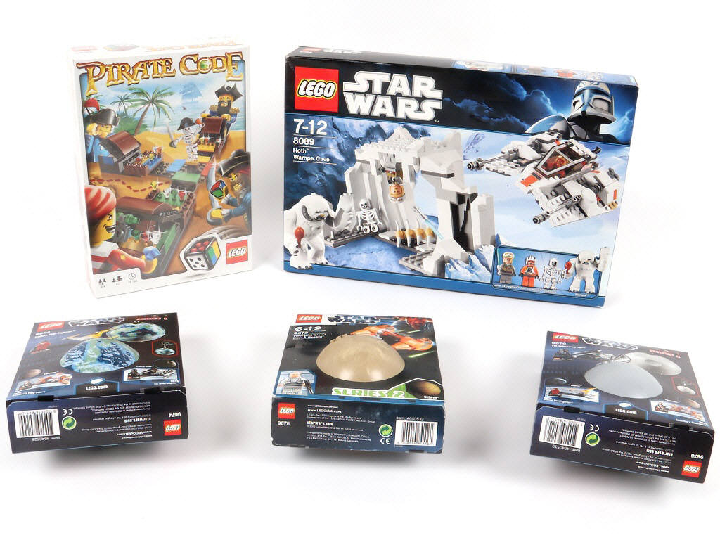Lot 230 - LEGO (DANEMARK) (5)
