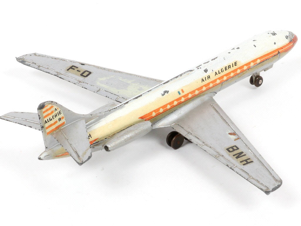 Lot 330 - DINKY TOYS (FRANCE) (1)