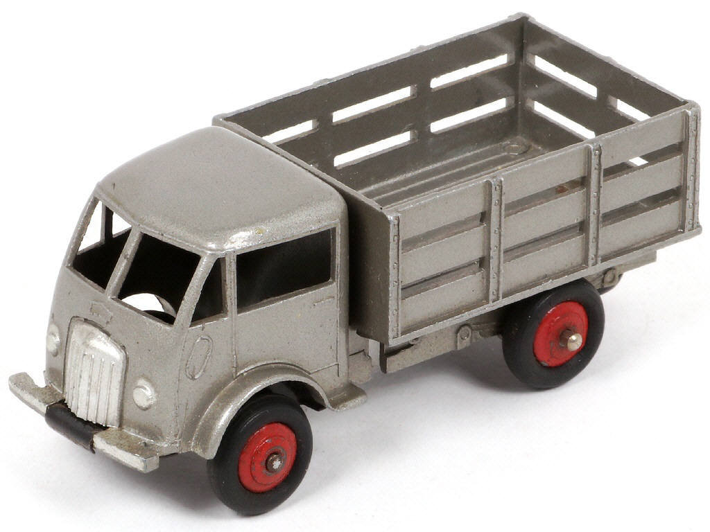 Lot 328 - DINKY TOYS (FRANCE) (1)