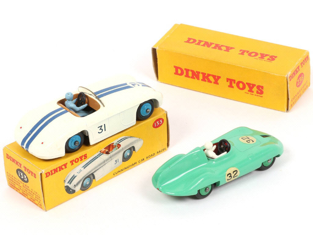Lot 312 - DINKY TOYS (GB) (2)