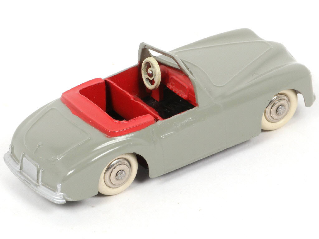 Lot 324 - DINKY TOYS (FRANCE) (1)