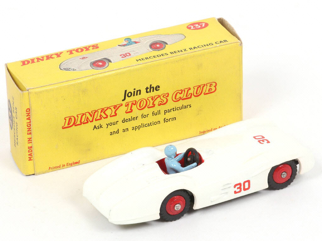 Lot 300 - DINKY TOYS (GB) (1)