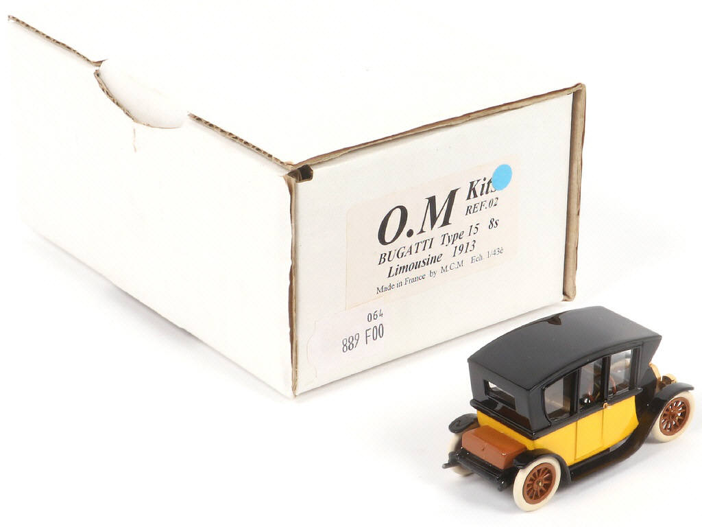 Lot 208 - O.M KIT (FRANCE) (1)