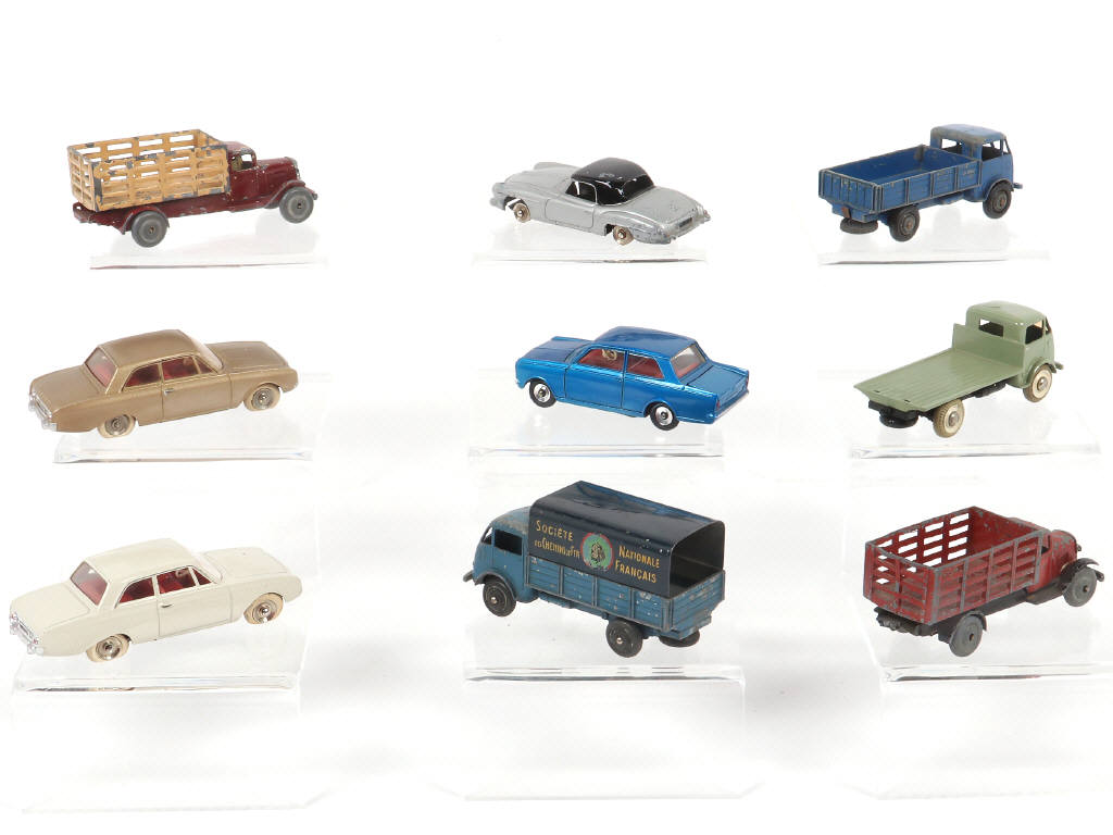 Lot 283 - DINKY TOYS (9)