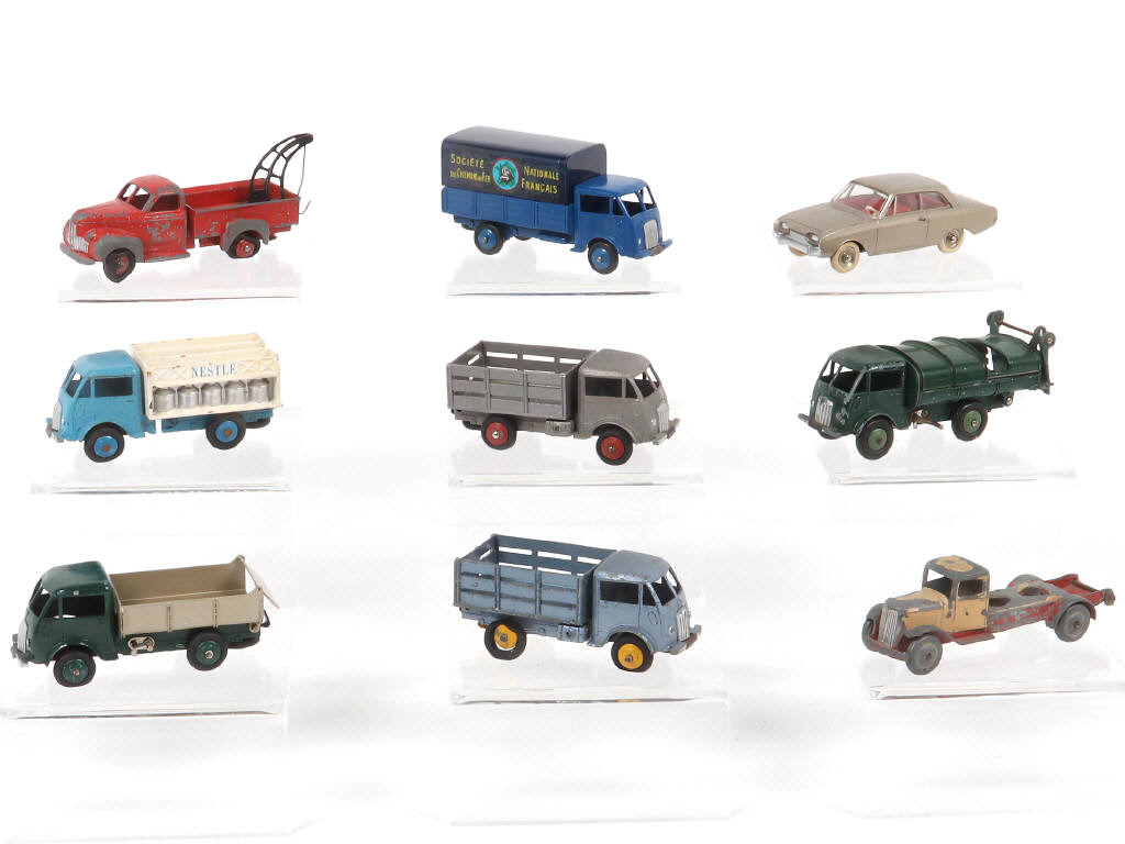 Lot 284 - DINKY TOYS (9)