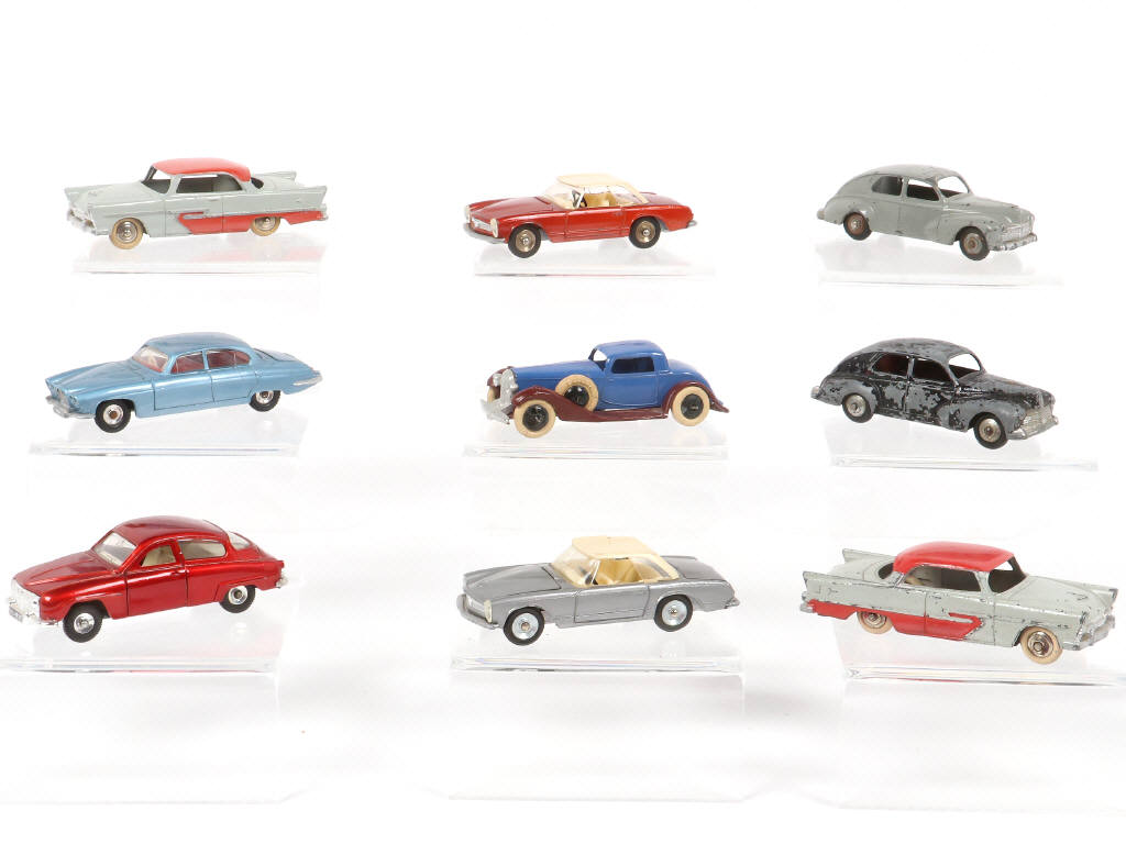 Lot 290 - DINKY TOYS (9)