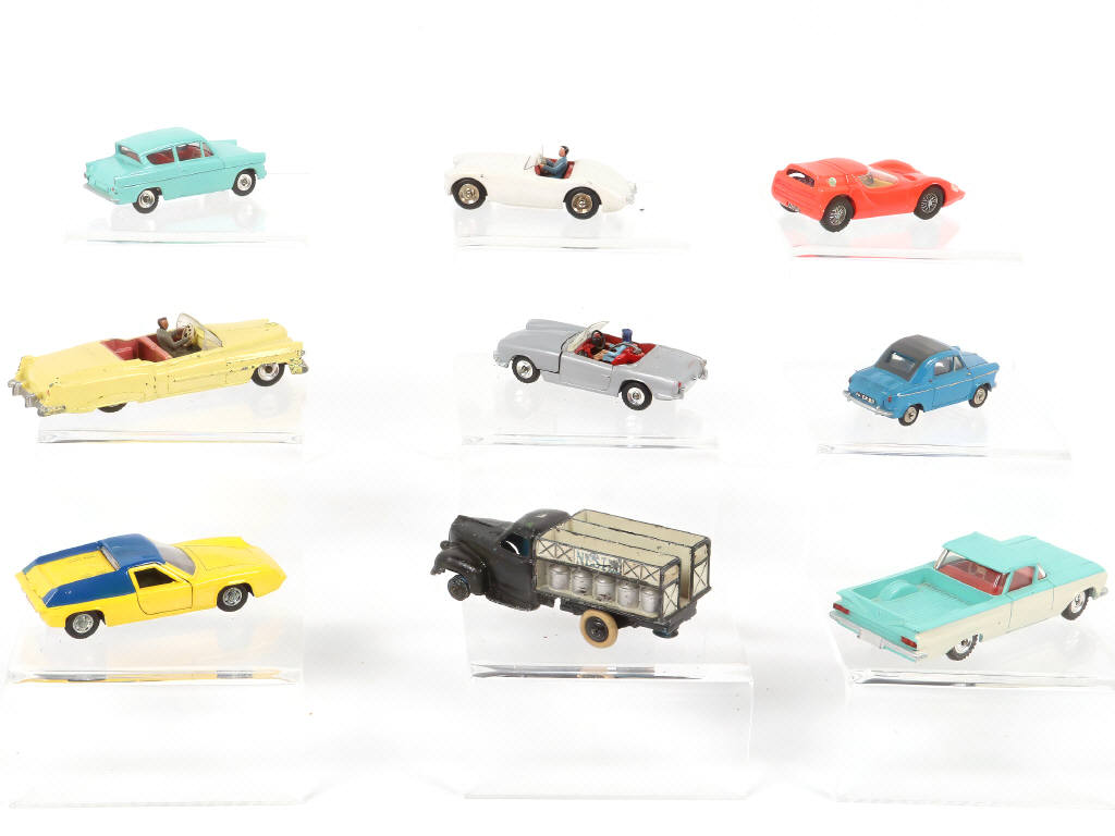 Lot 291 - DINKY TOYS (9)