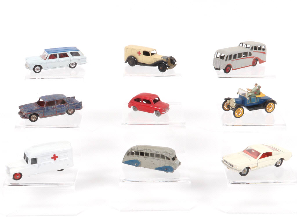 Lot 286 - DINKY TOYS (9)
