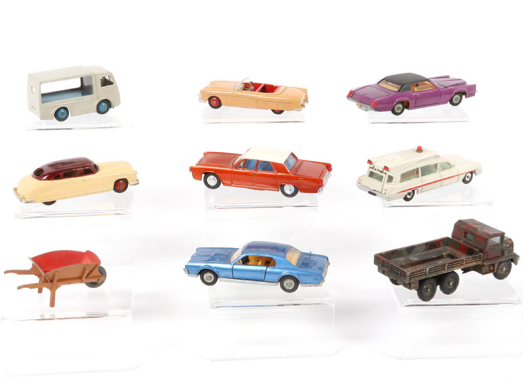 Lot 287 - DINKY TOYS (9)