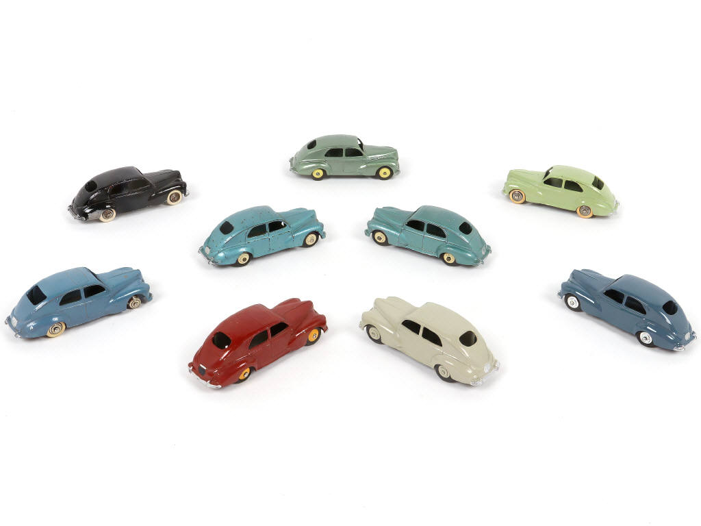 Lot 254 - DINKY TOYS (FRANCE) (9)