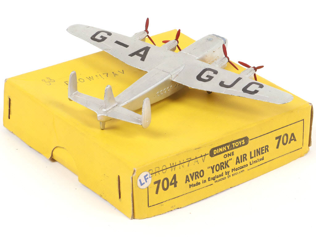 Lot 266 - DINKY TOYS (GB) (1)