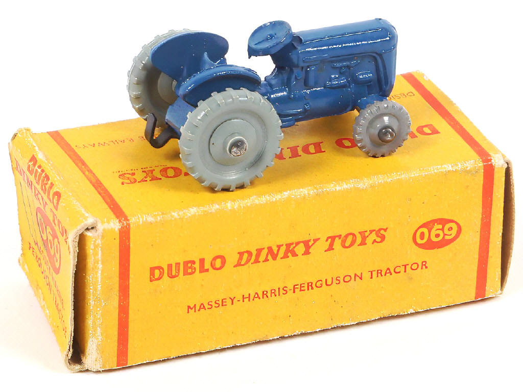 Lot 257 - DINKY TOYS (GB) (1)