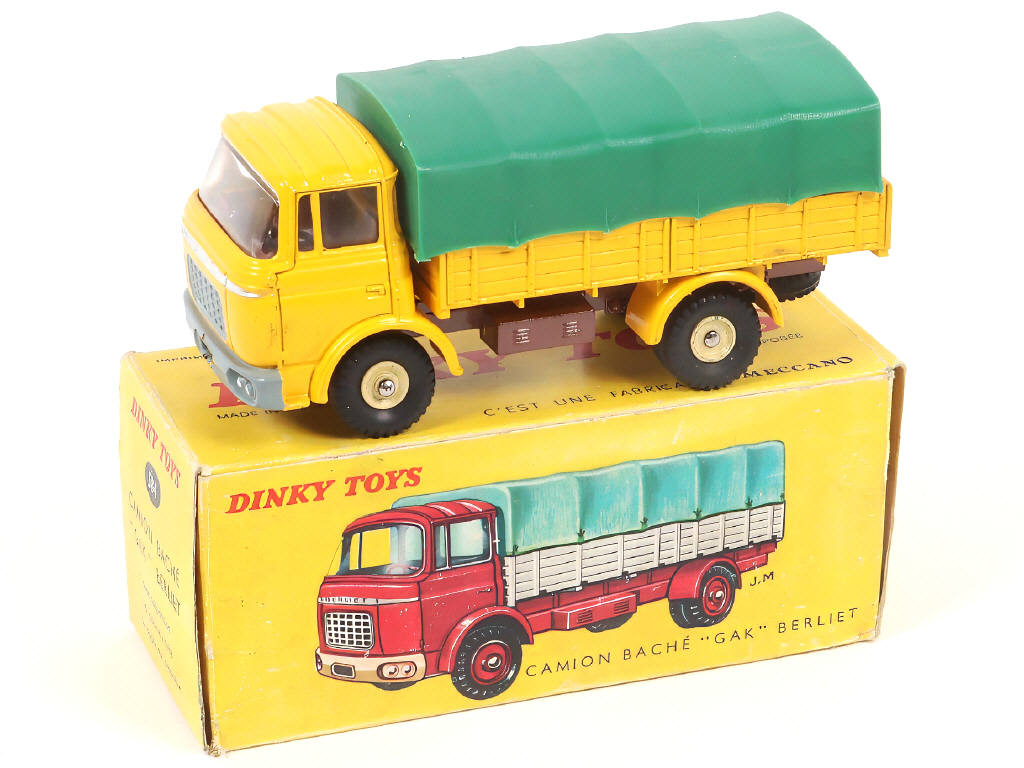 Lot 252 - DINKY TOYS (FRANCE) (1)