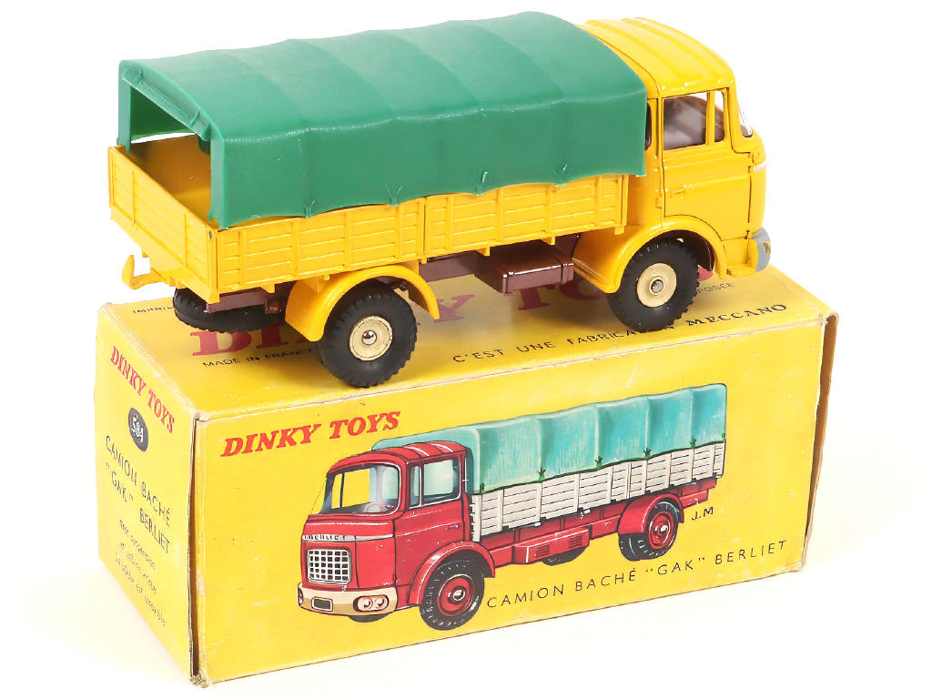 Lot 252 - DINKY TOYS (FRANCE) (1)
