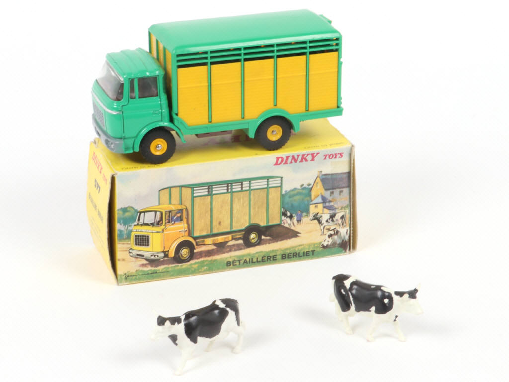 Lot 251 - DINKY TOYS (FRANCE) (1)