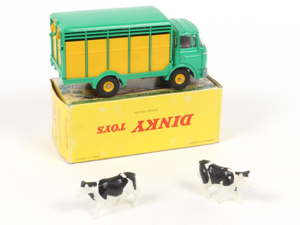Lot 251 - DINKY TOYS (FRANCE) (1)