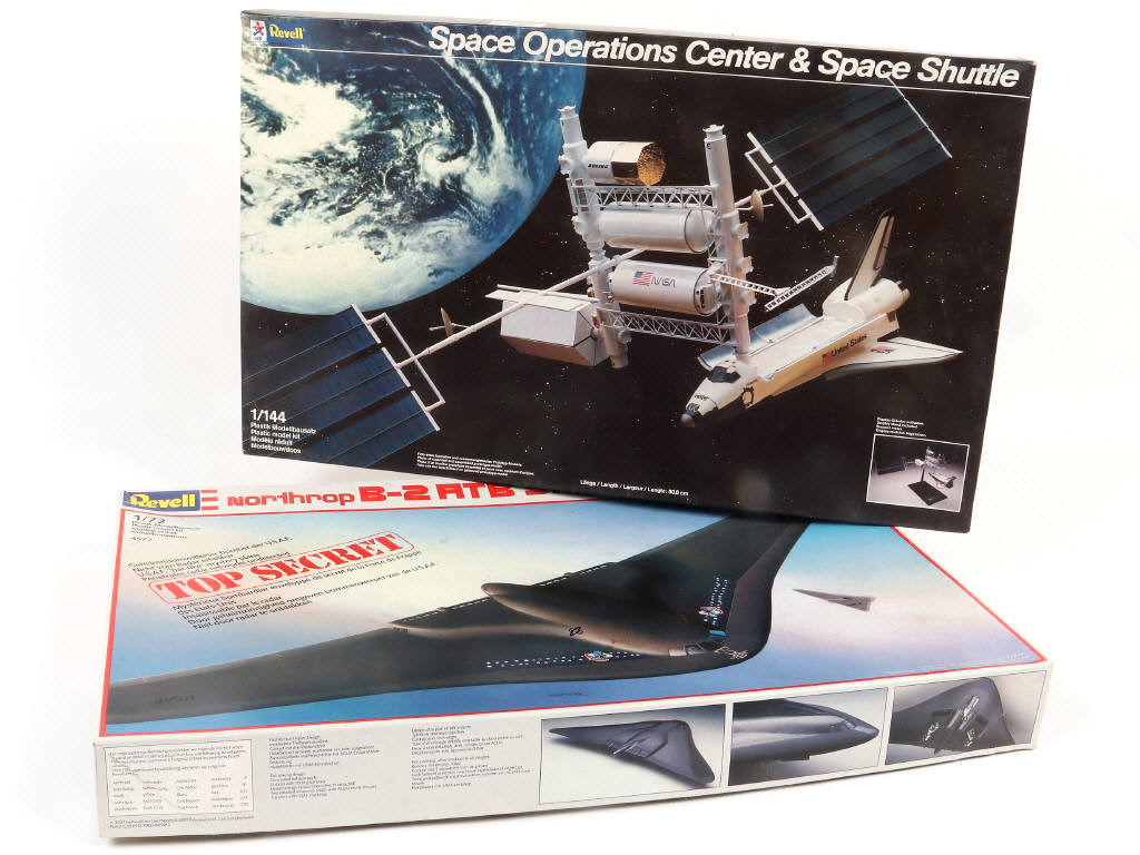 Lot 5 - REVELL (USA) (2)