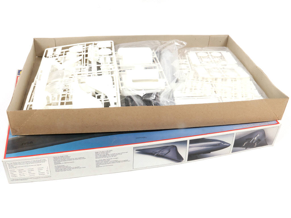 Lot 5 - REVELL (USA) (2)