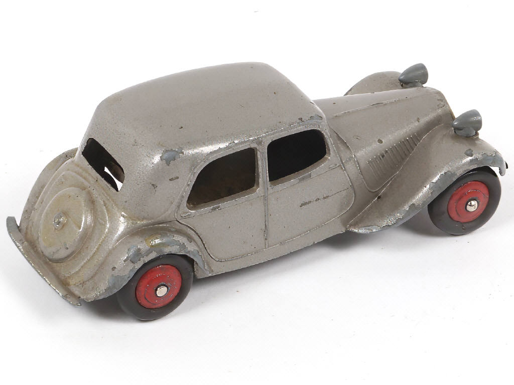 Lot 236 - DINKY TOYS (FRANCE) (1)