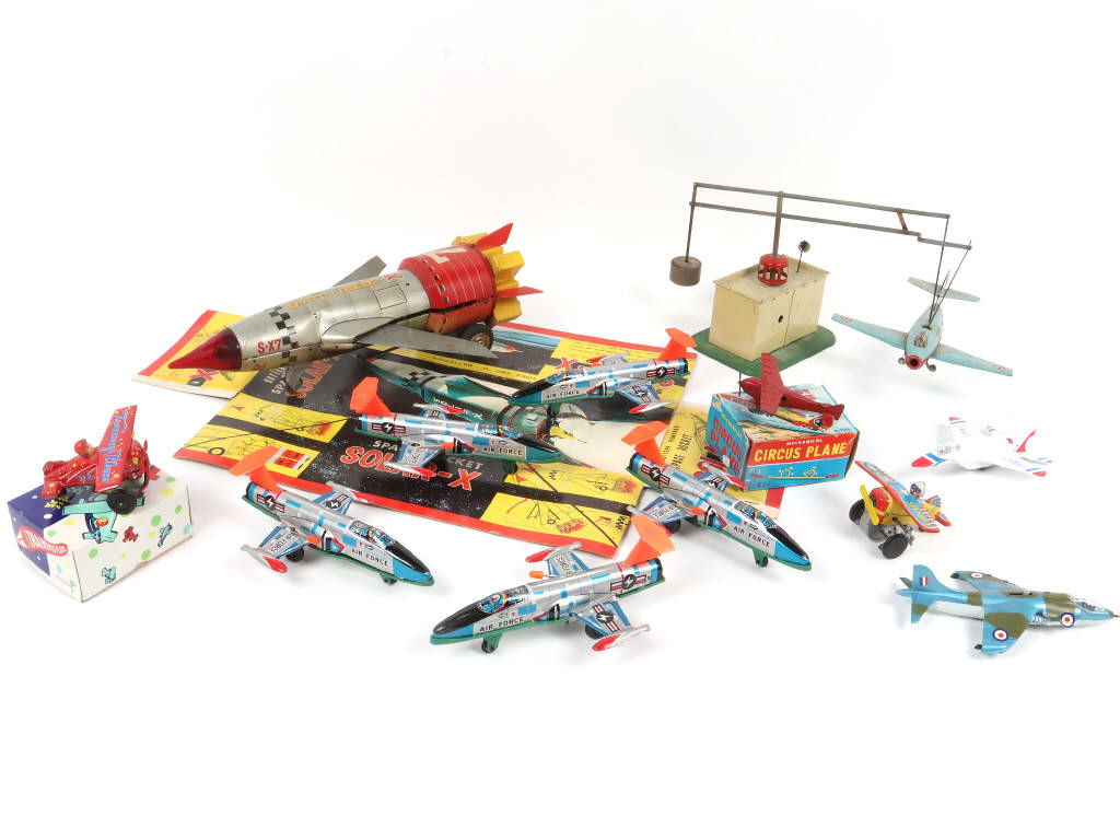 Lot 39 - DIVERS (12)