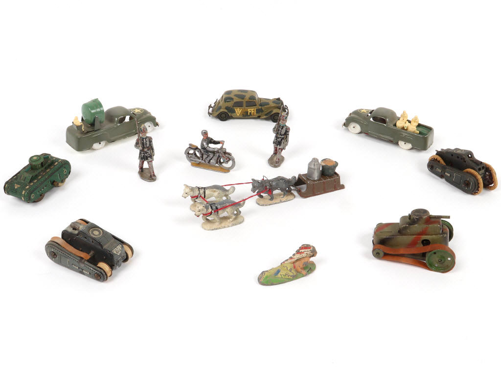 Lot 233 - DIVERS (14)