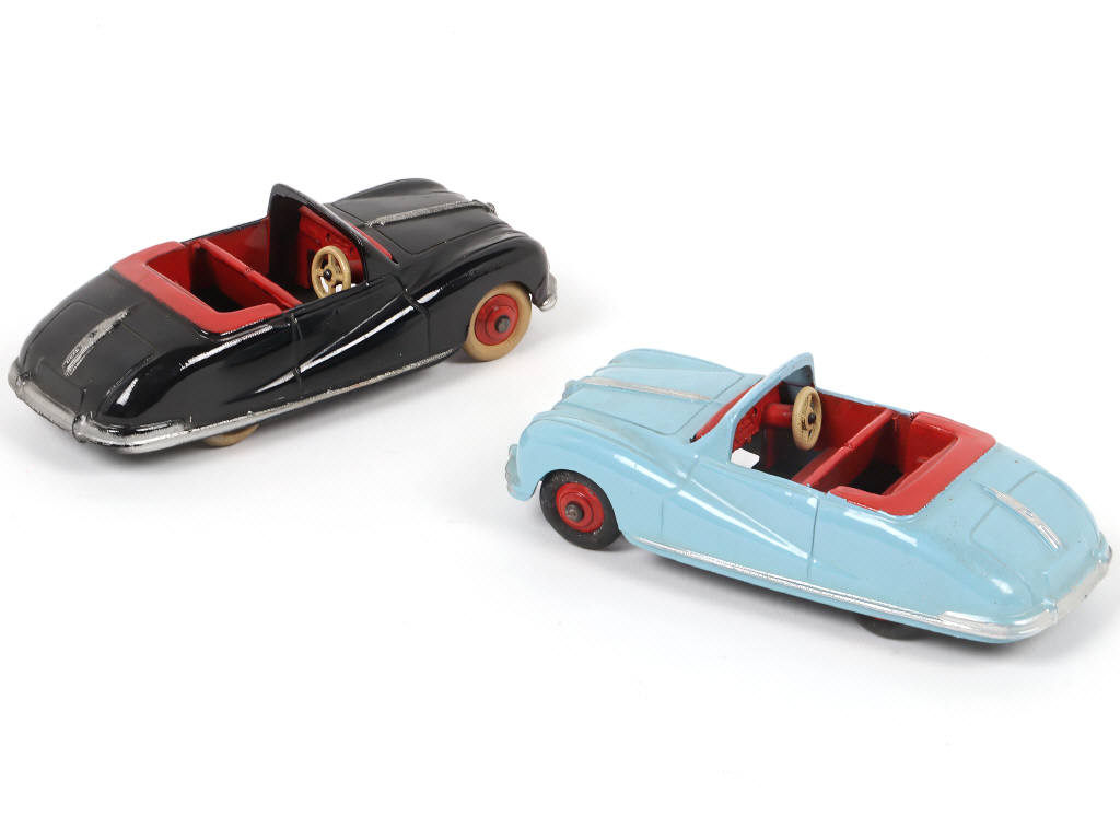 Lot 268 - DINKY TOYS (GB) (2)