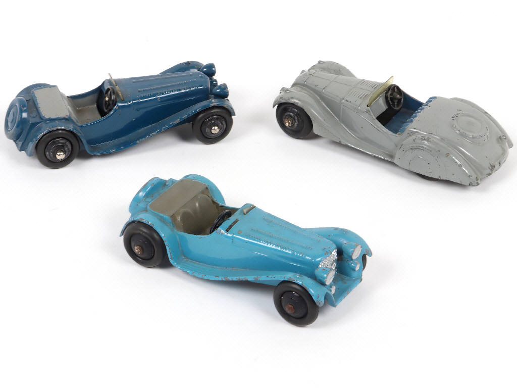 Lot 269 - DINKY TOYS (GB) (3)