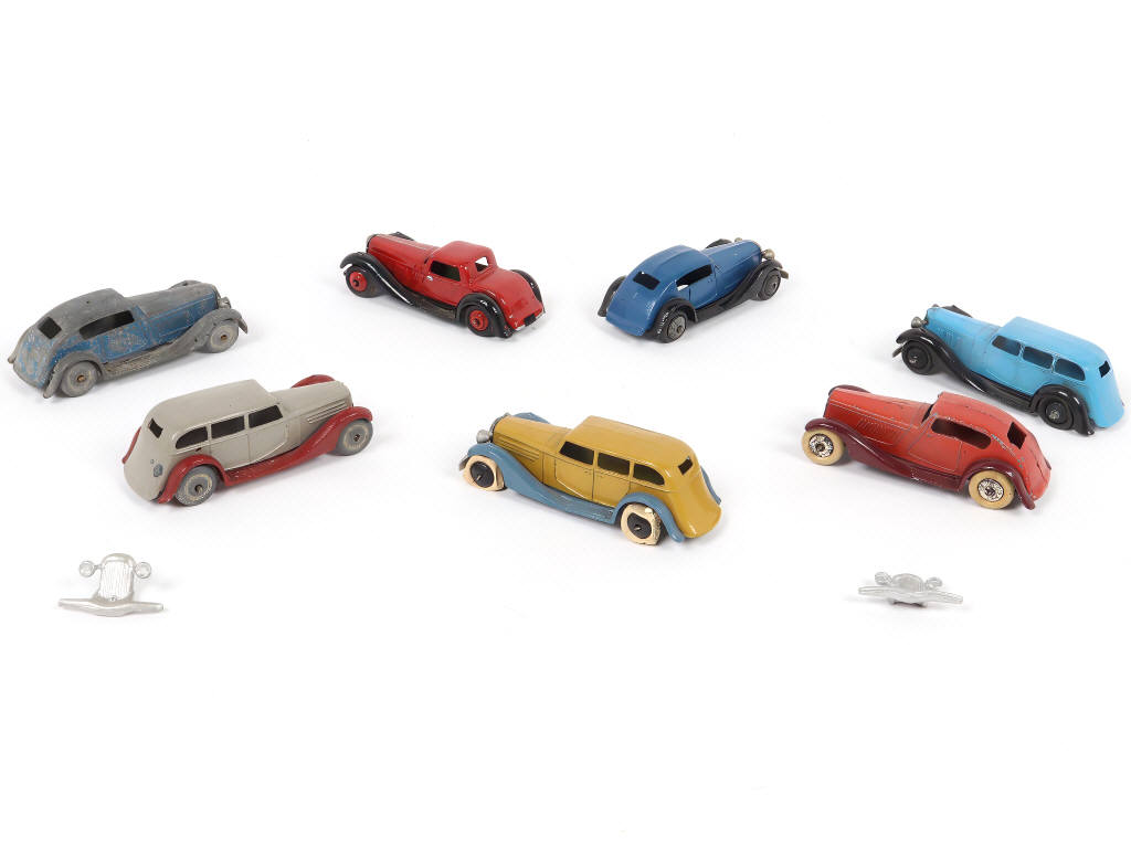 Lot 279 - DINKY TOYS (7)