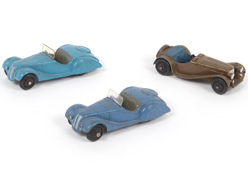 Lot 277 - DINKY TOYS (3)
