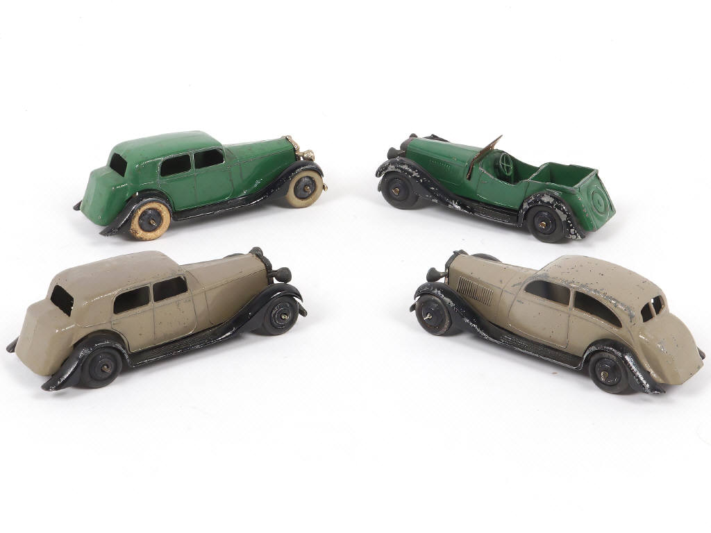Lot 273 - DINKY TOYS (GB) (4)