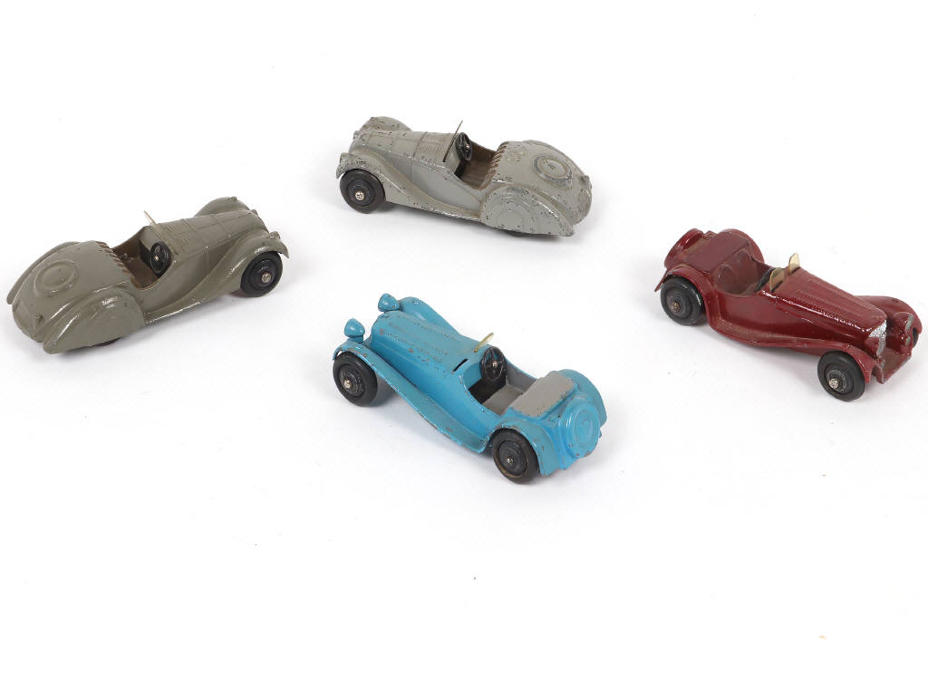 Lot 272 - DINKY TOYS (GB) (4)