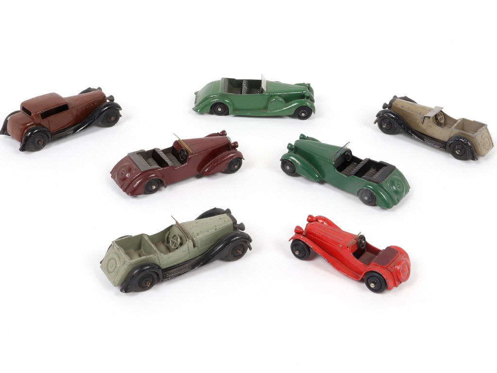 Lot 276 - DINKY TOYS (GB) (7)
