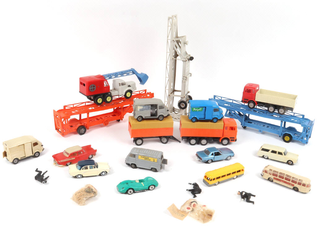 Lot 58 - DIVERS (22)