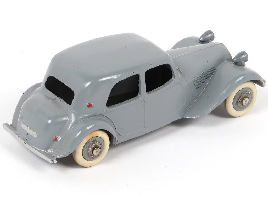 Lot 235 - DINKY TOYS (FRANCE) (1)