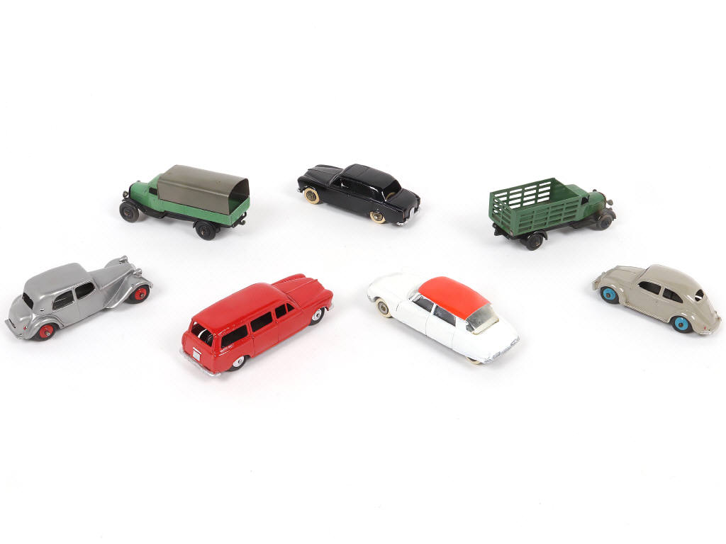 Lot 278 - DINKY TOYS (7)