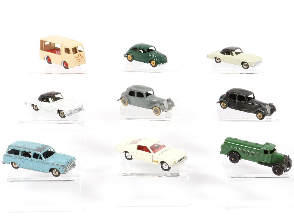 Lot 281 - DINKY TOYS (9)
