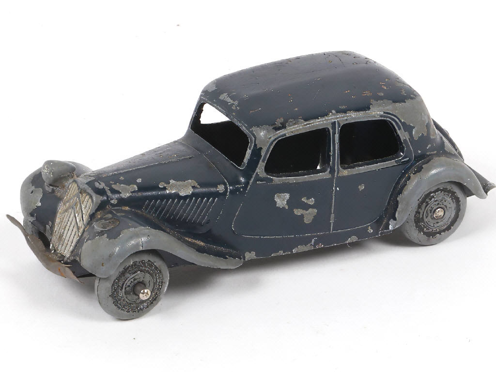 Lot 237 - DINKY TOYS (FRANCE) (1)