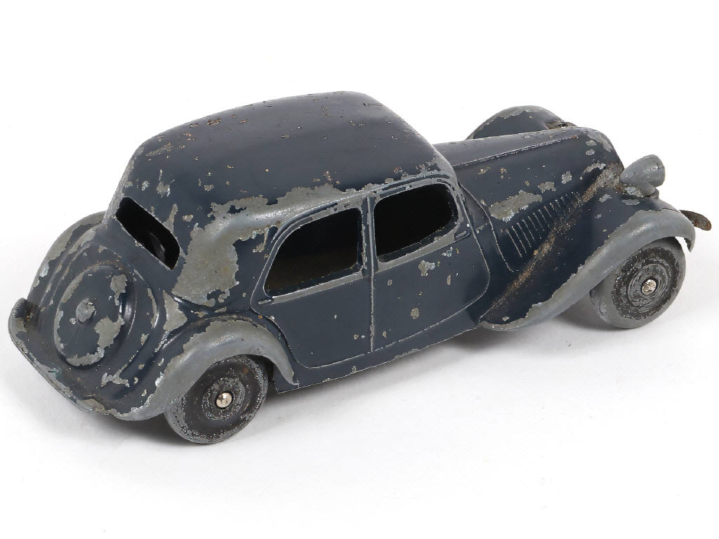 Lot 237 - DINKY TOYS (FRANCE) (1)