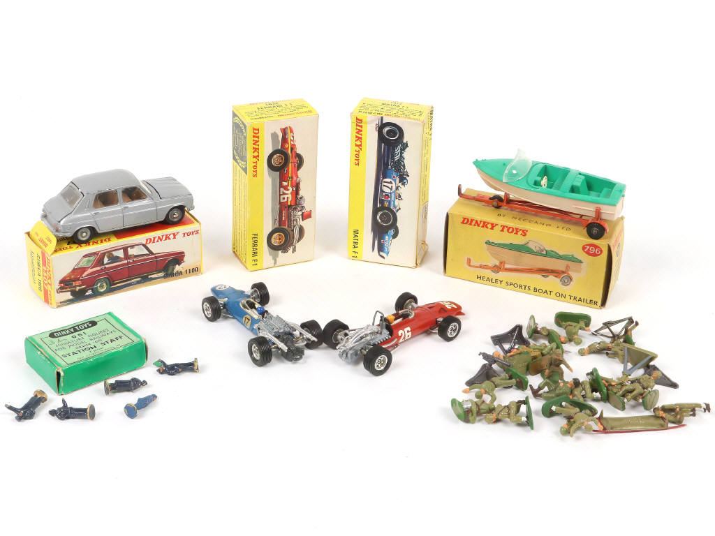 Lot 293 - DINKY TOYS (30)