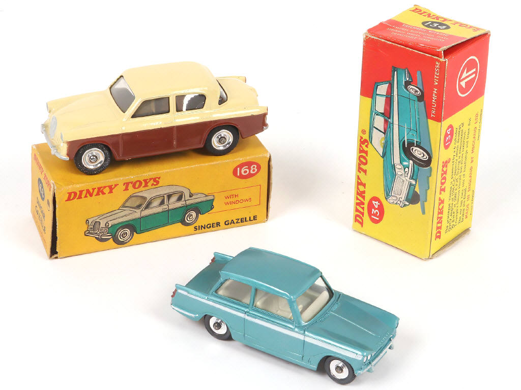 Lot 278 - DINKY TOYS (GB) (2)