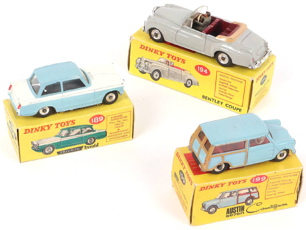 Lot 281 - DINKY TOYS (GB) (3)