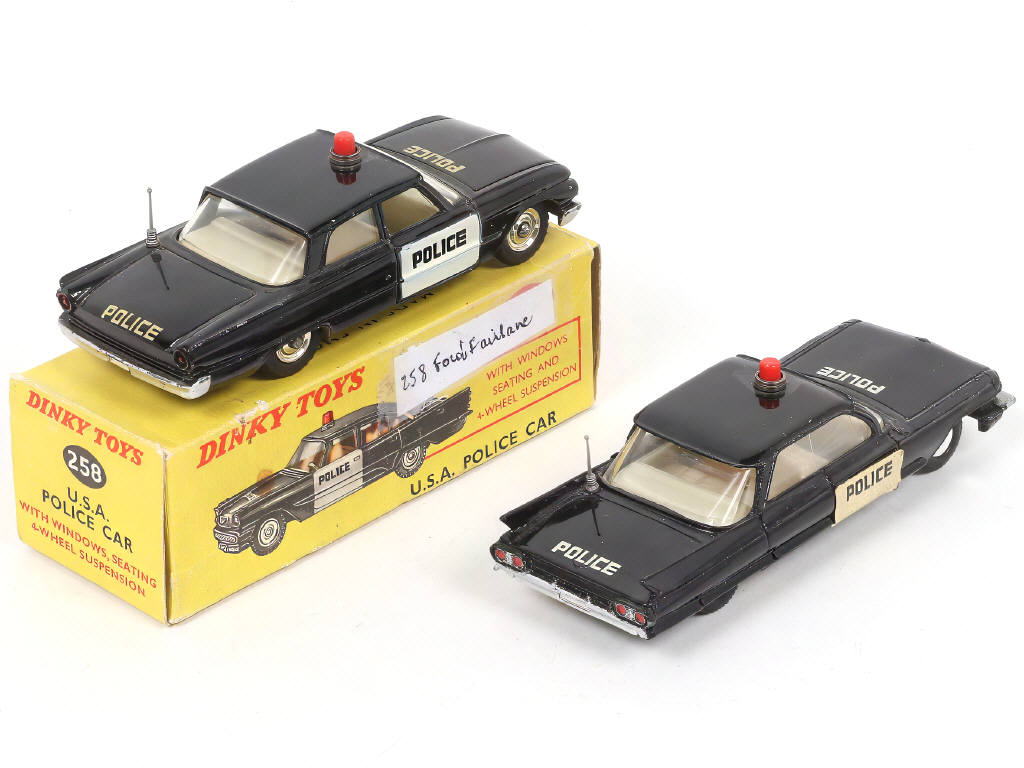 Lot 280 - DINKY TOYS (GB) (2)