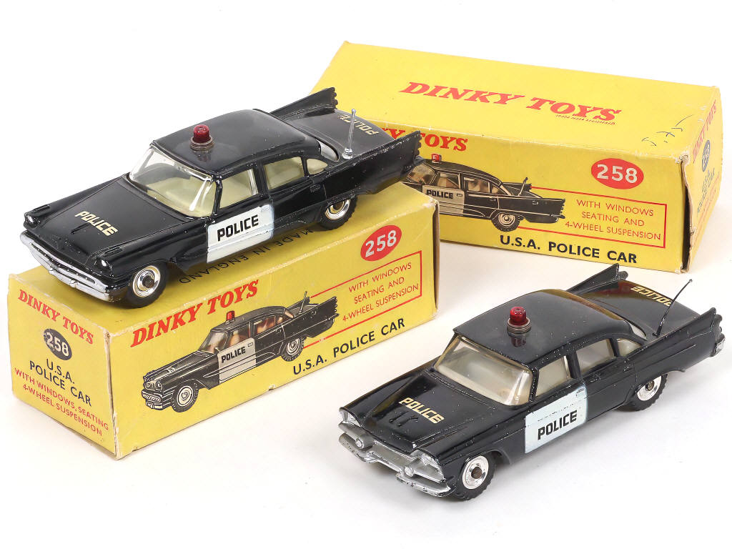 Lot 279 - DINKY TOYS (GB) (2)
