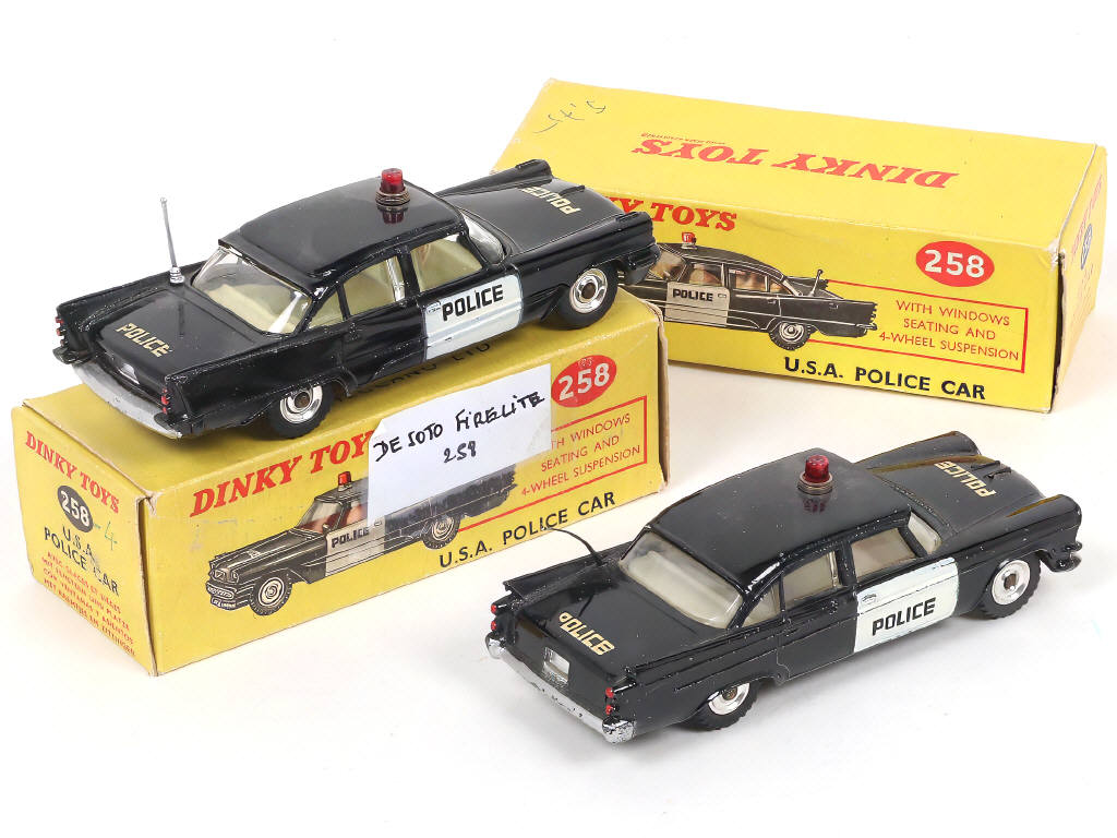 Lot 279 - DINKY TOYS (GB) (2)