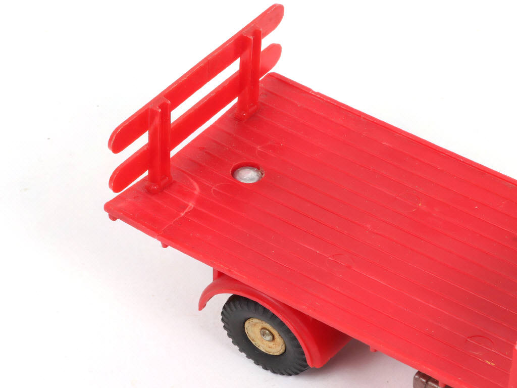 Lot 313 - DINKY TOYS (FRANCE) (1)