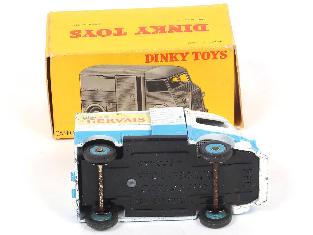 Lot 307 - DINKY TOYS (FRANCE) (1)
